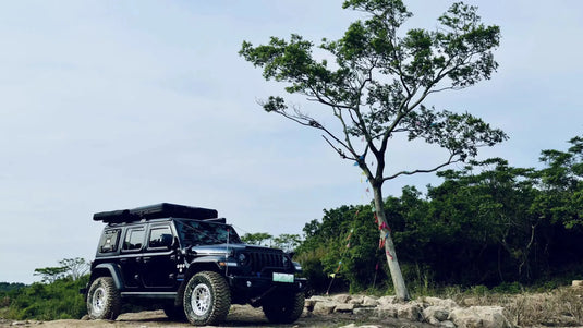 Embarking-on-a-solo-cross-country-mountain-camping-trip-with-a-Younghunter-heli-top-tent-is-an-exciting-adventure