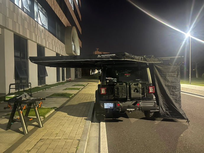 Experimenta la comodidad al aire libre como nunca antes con la tienda de techo y la tienda lateral de YoungHunter.